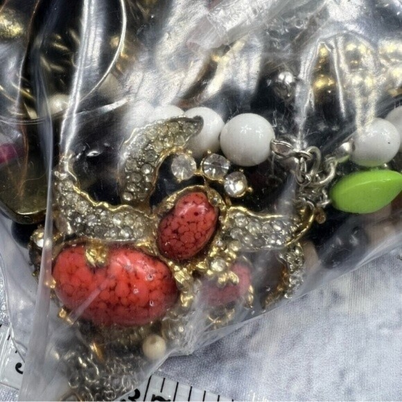 5 pounds of craft jewelry bundle vintage to current for repurpose - Picture 8 of 14